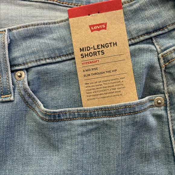 Levi’s Mid Length New Jean Shorts 24W Light-Medium Wash Denim Plus Size - Picture 5 of 9